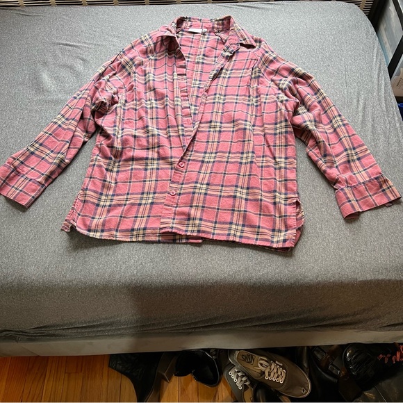 ASOS DESIGN Petite long sleeve boyfriend shirt in dark red and navy check - Picture 5 of 14